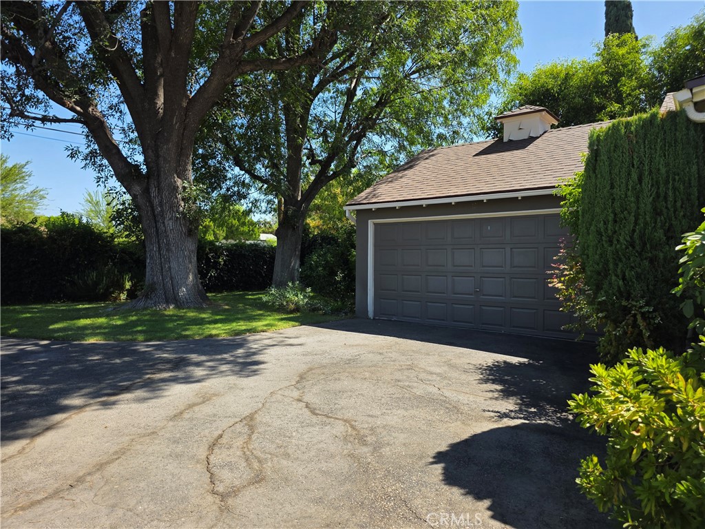 14954 Wyandotte St Property Photo 23