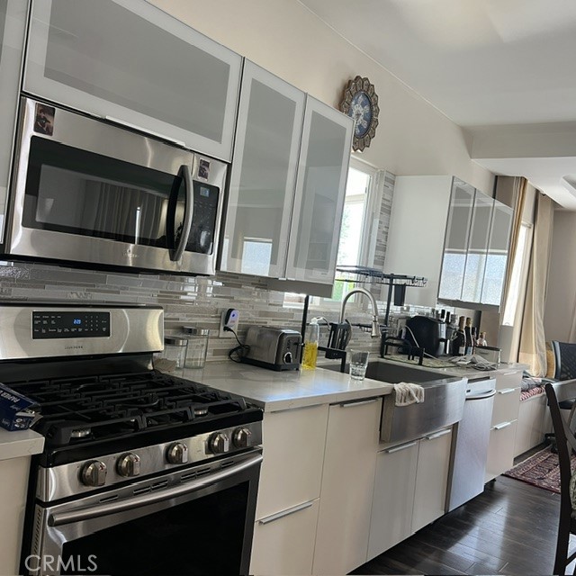 8901 Eton Avenue 11 Property Photo 4