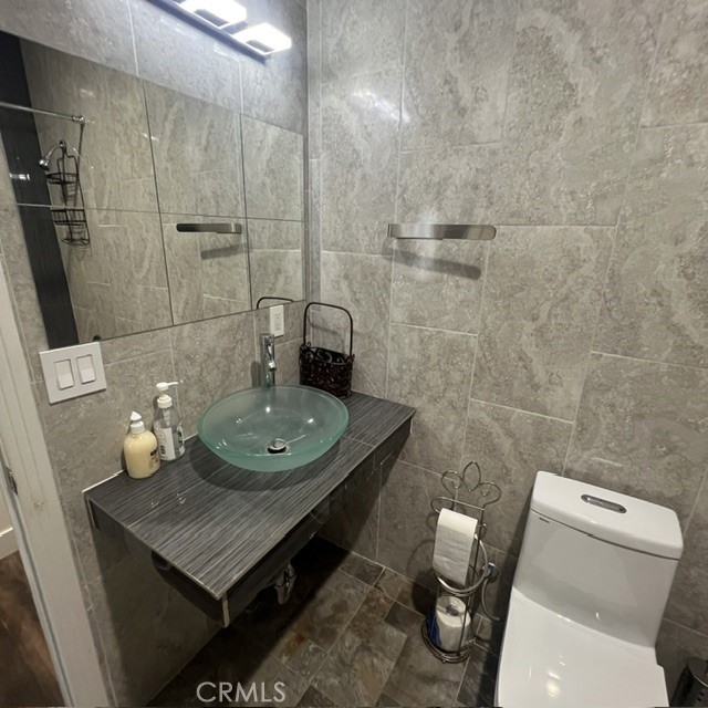 8901 Eton Avenue 11 Property Photo 9