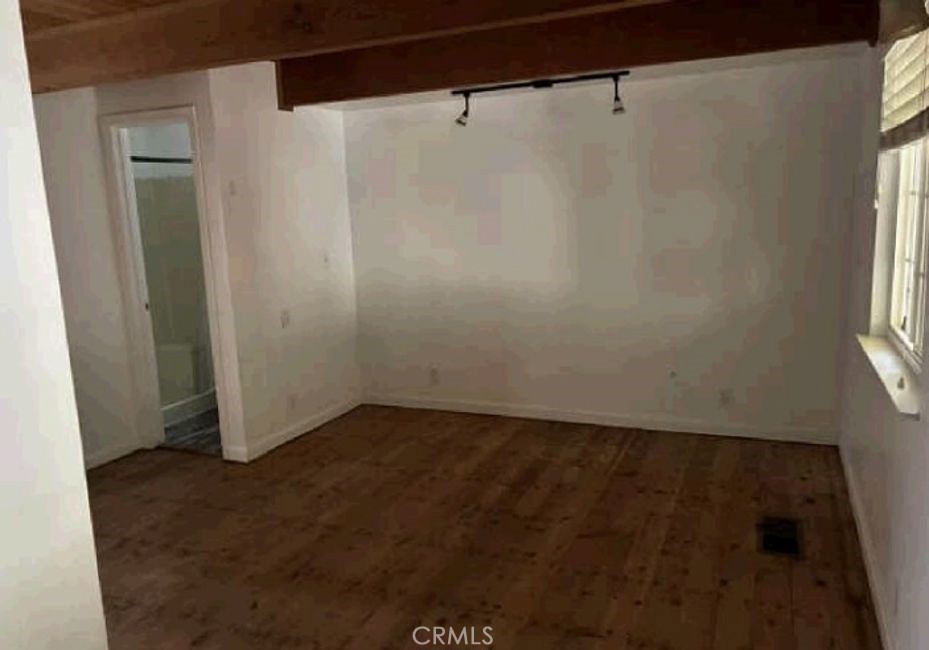 17582 New York House Property Photo 19