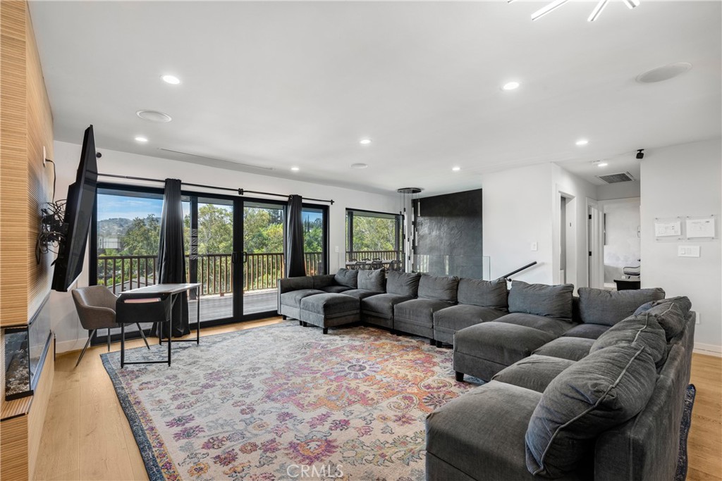 5150 Campo Road Property Photo 4