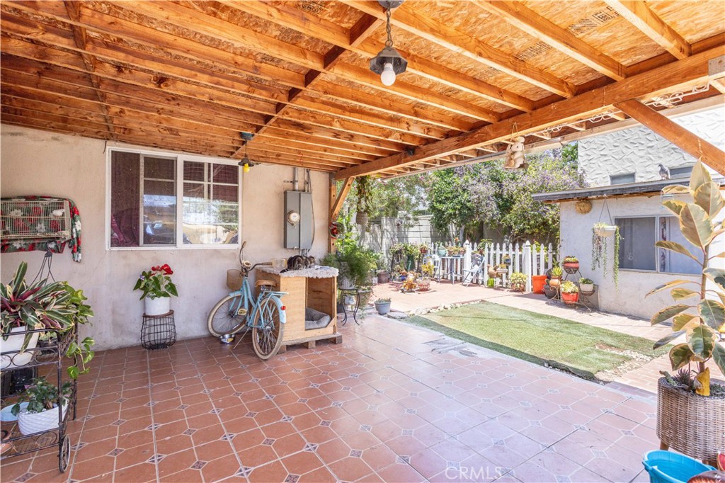 142 N Vendome Street Property Photo 11