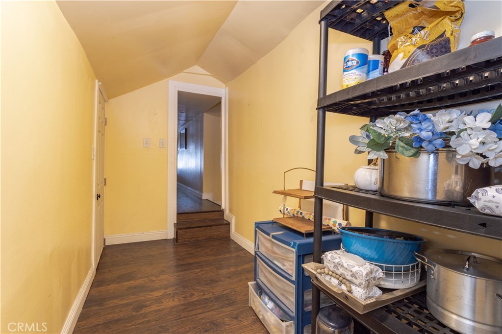 142 N Vendome Street Property Photo 17