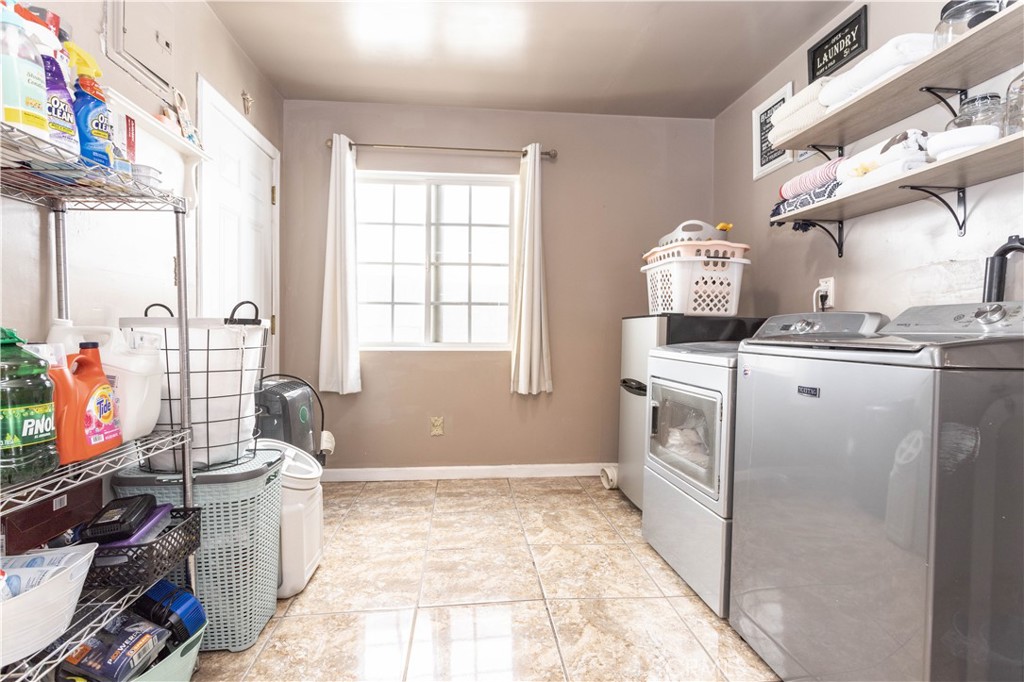 142 N Vendome Street Property Photo 20