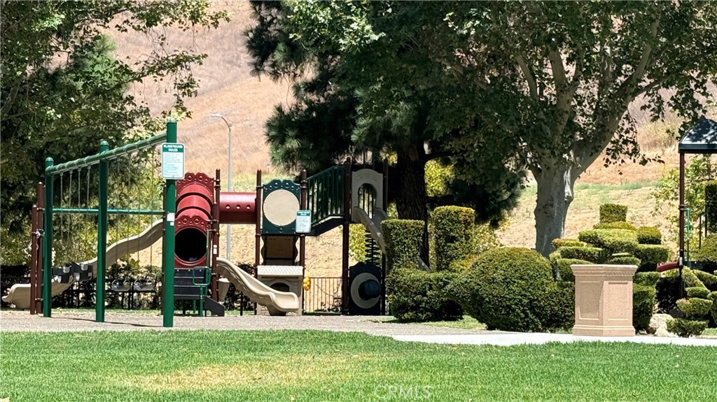 12022 Falcon Crest Property Photo 7