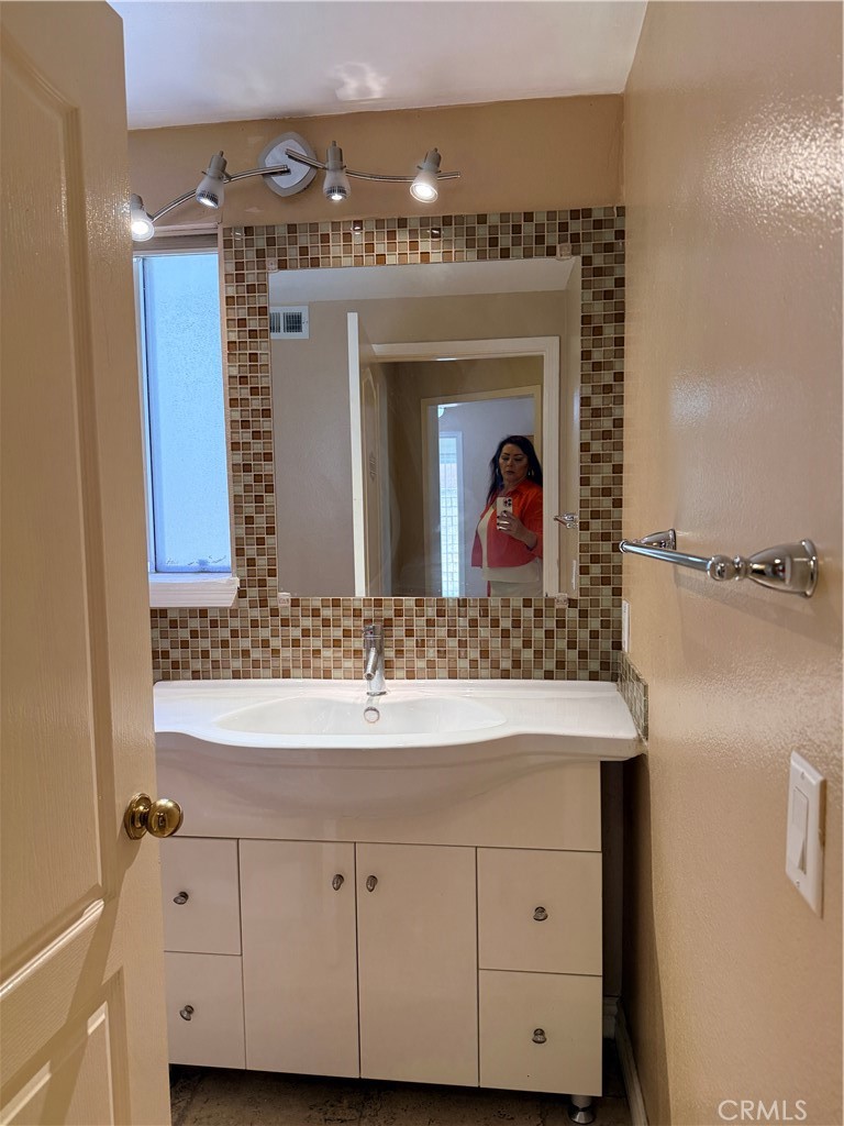 12022 Falcon Crest Property Photo 14