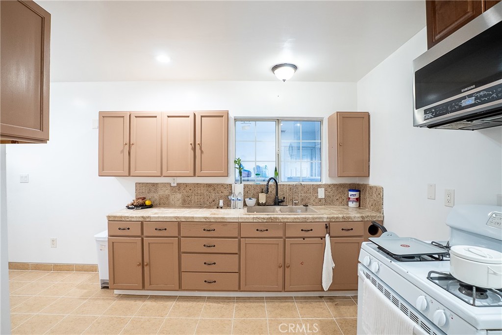 12821 Osborne Property Photo 13
