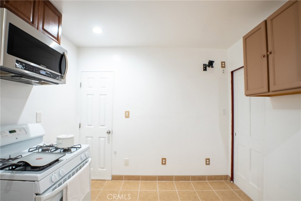 12821 Osborne Property Photo 15