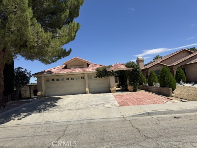 733 E Avenue J12 Property Photo 4