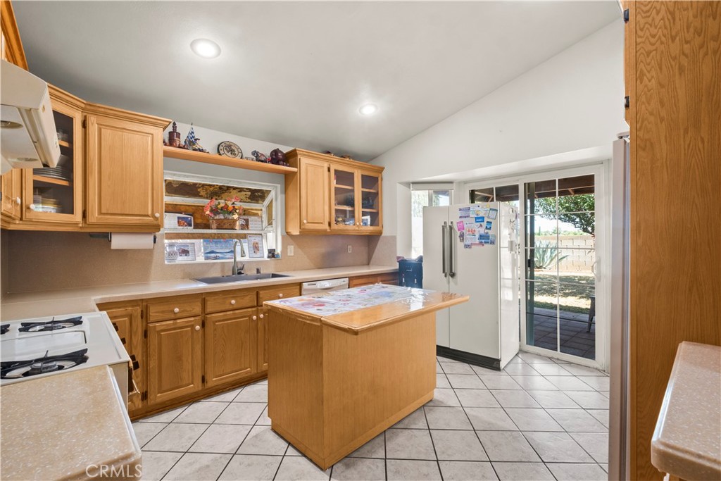 733 E Avenue J12 Property Photo 19
