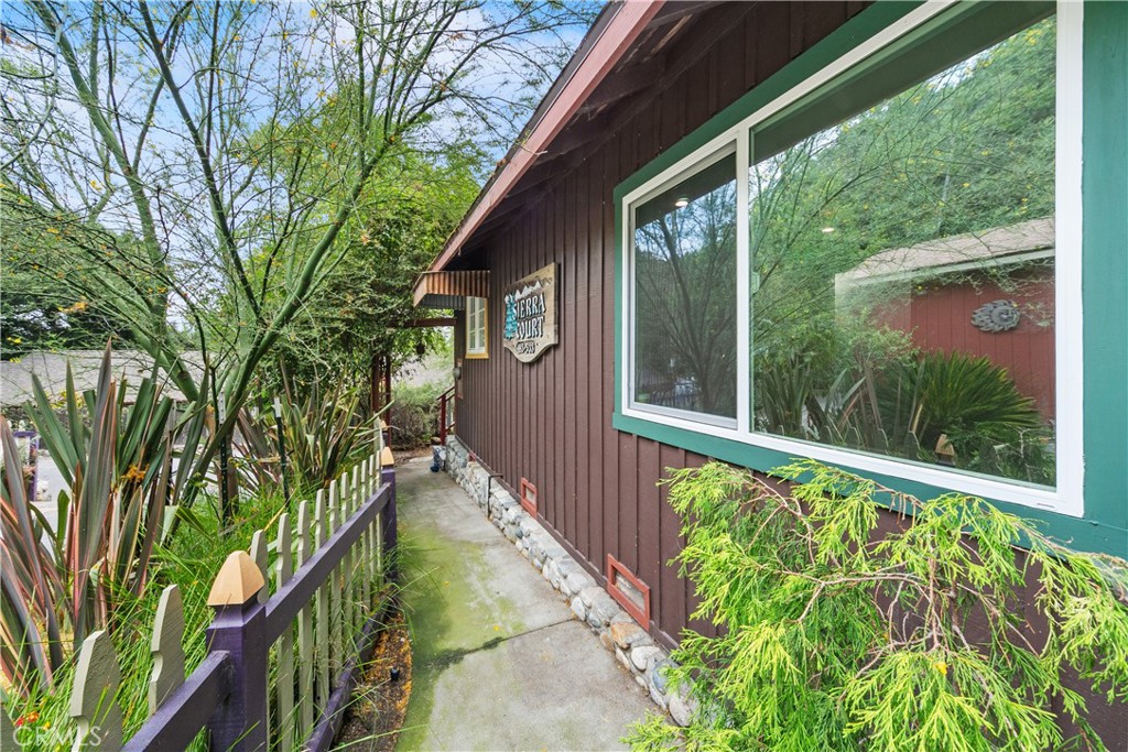 483 Sturtevant Drive Property Photo 3