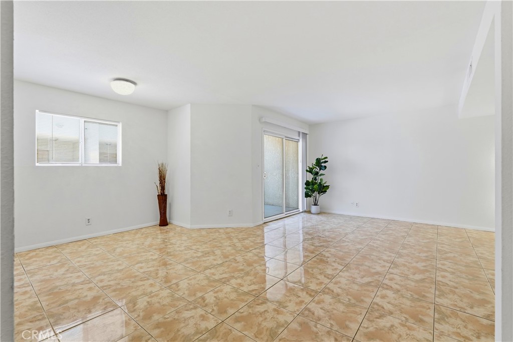 7651 Reseda 13-t Property Photo 5