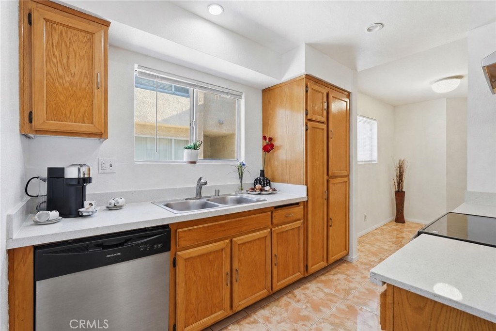 7651 Reseda 13-t Property Photo 6