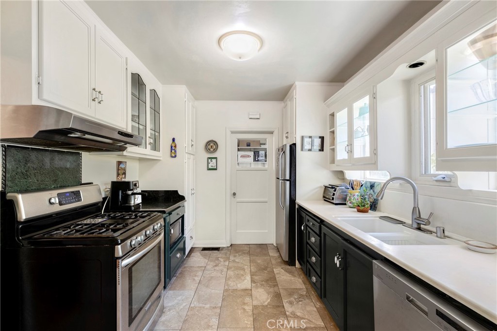 3230 Castera Avenue Property Photo 6