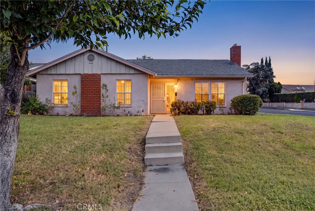 3205 E Point Cedar Property Photo 1