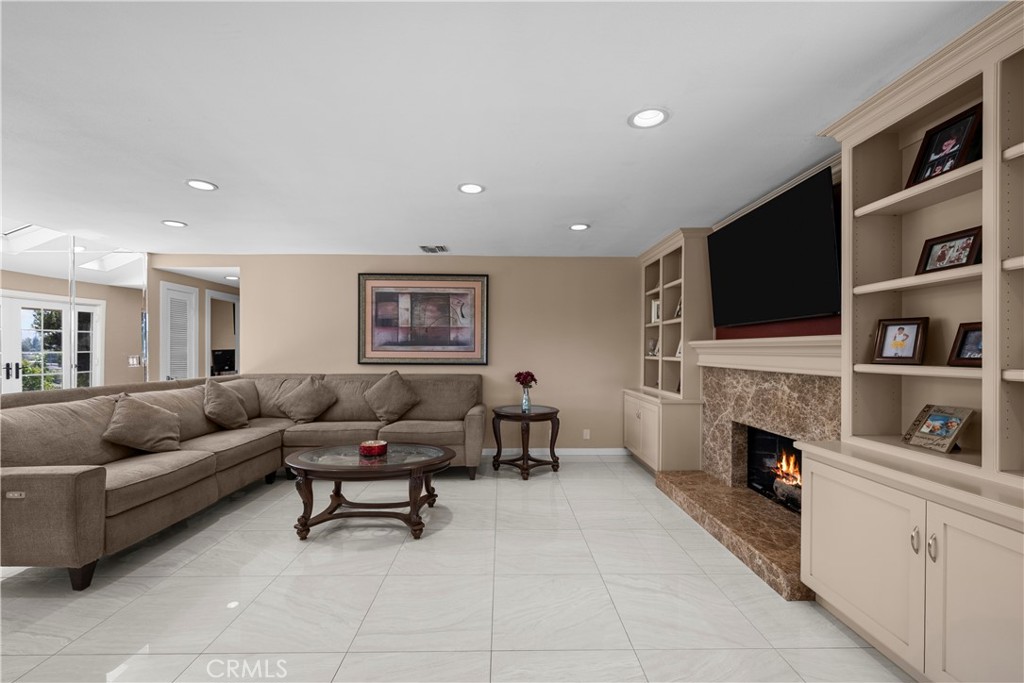 1243 S Stephora Property Photo 10