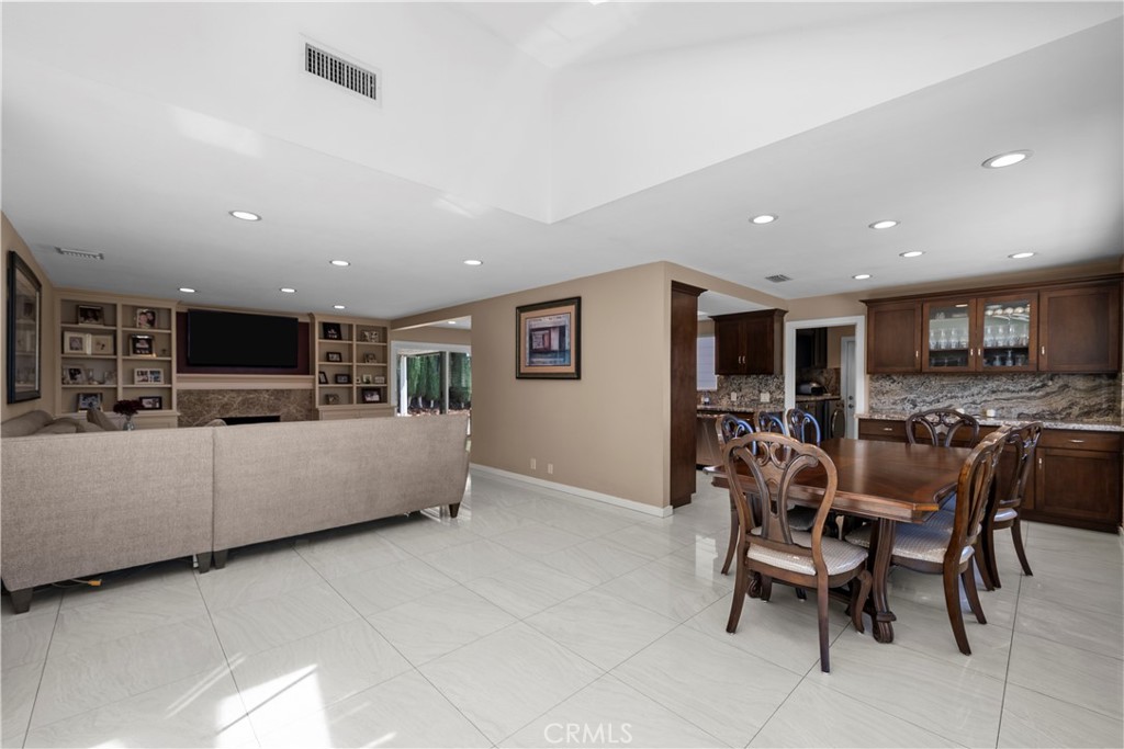 1243 S Stephora Property Photo 13