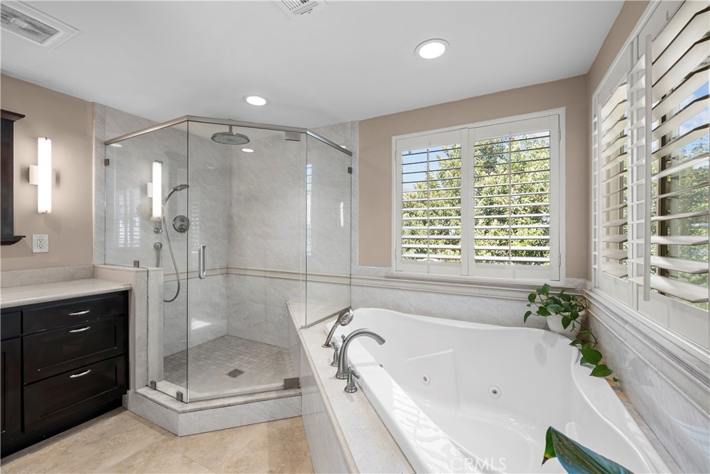1243 S Stephora Property Photo 16