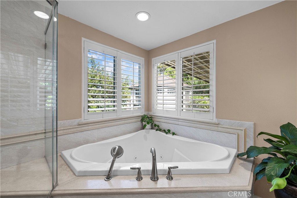 1243 S Stephora Property Photo 18