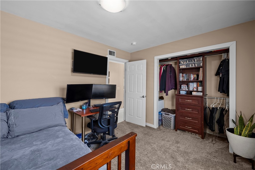 1243 S Stephora Property Photo 20