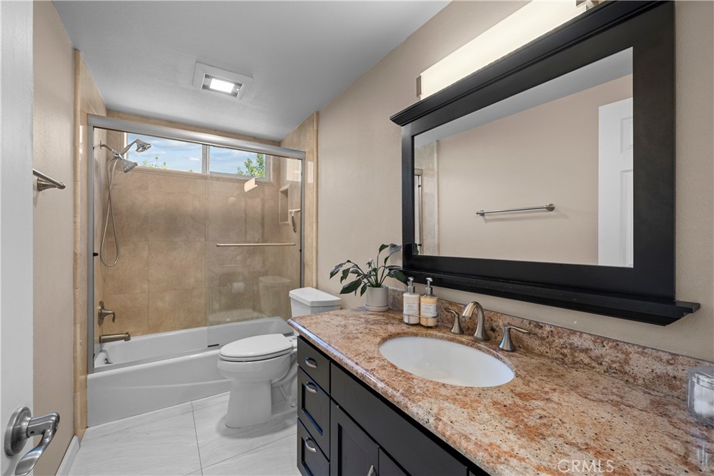 1243 S Stephora Property Photo 21