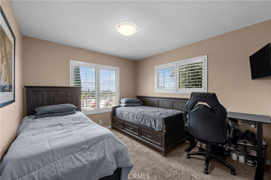 1243 S Stephora Property Photo 22