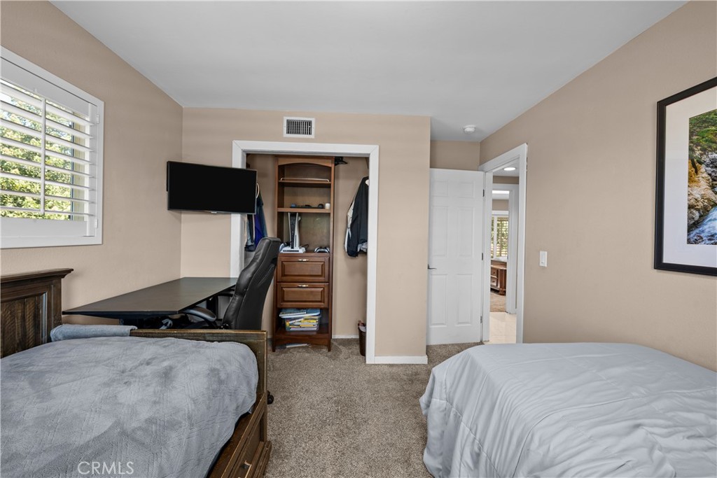 1243 S Stephora Property Photo 23