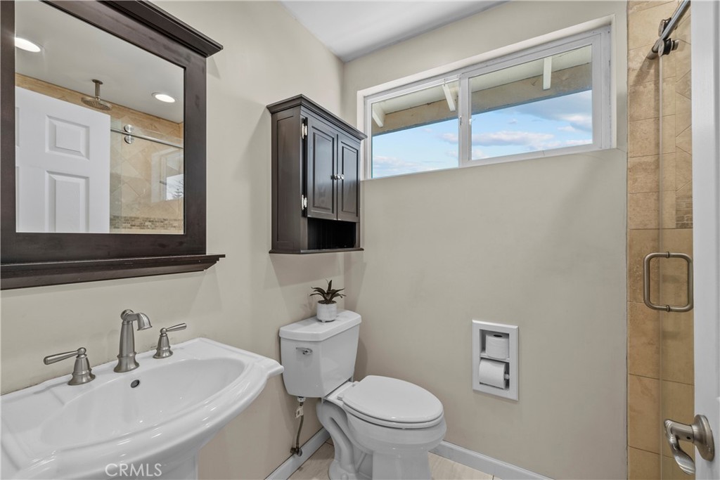 1243 S Stephora Property Photo 24