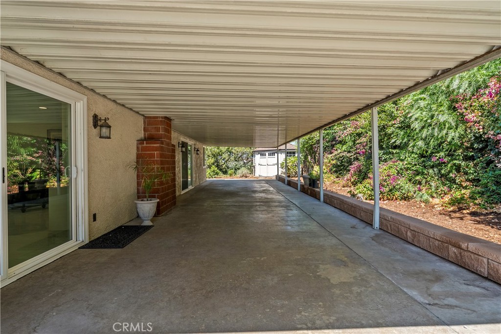 1243 S Stephora Property Photo 37