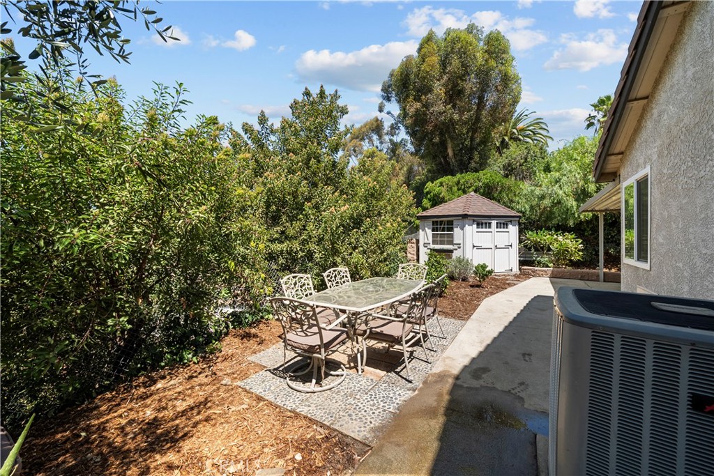 1243 S Stephora Property Photo 39