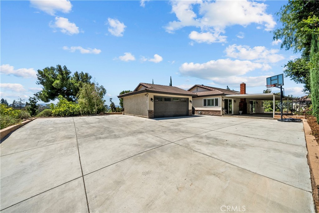 1243 S Stephora Property Photo 41