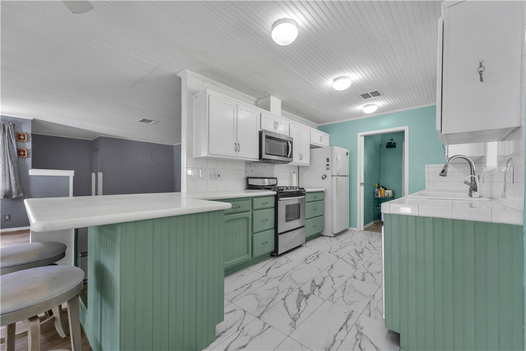 9400 Kemper Road Property Photo 8