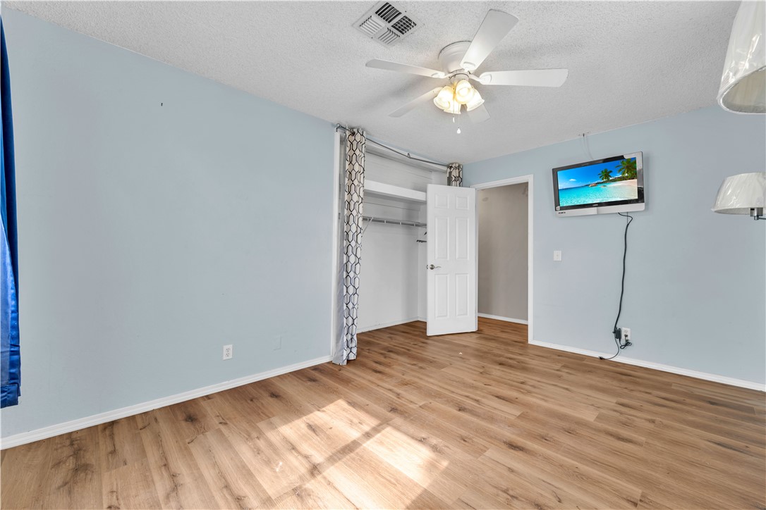 9400 Kemper Road Property Photo 14