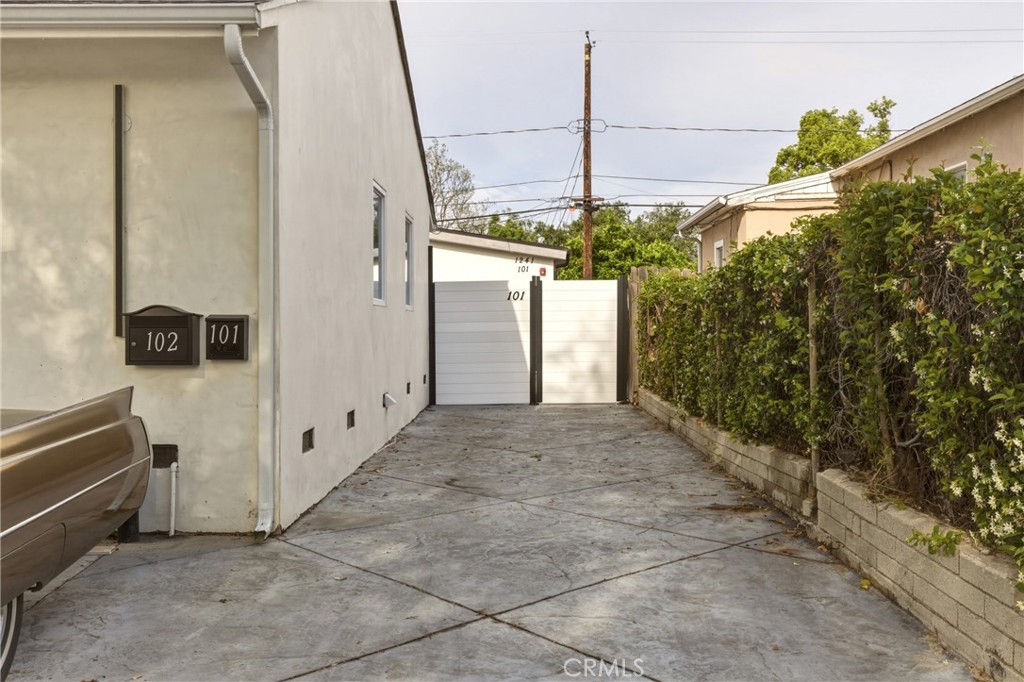 1239 N Reese Property Photo 3