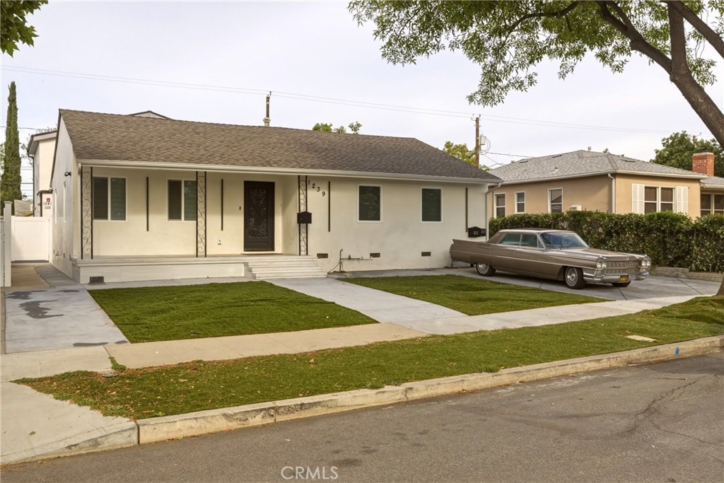 1239 N Reese Property Photo 5