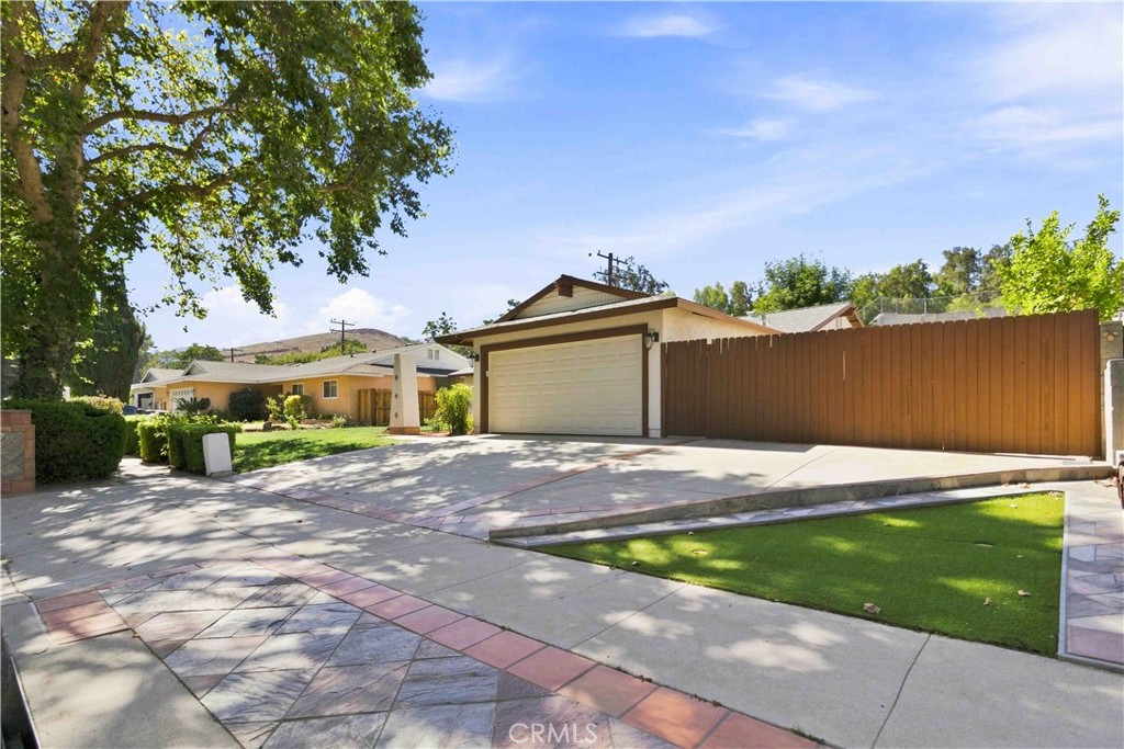 5716 Katherine Property Photo 2