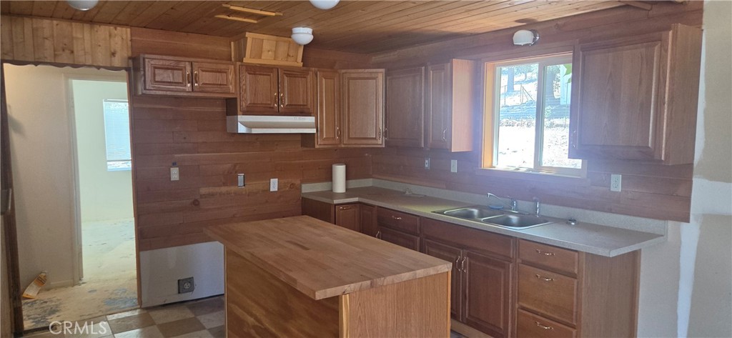 6787 Lakeview Property Photo 9