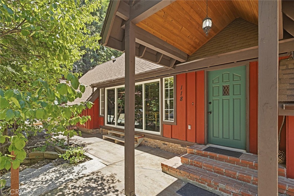 118 E Lane Property Photo 4