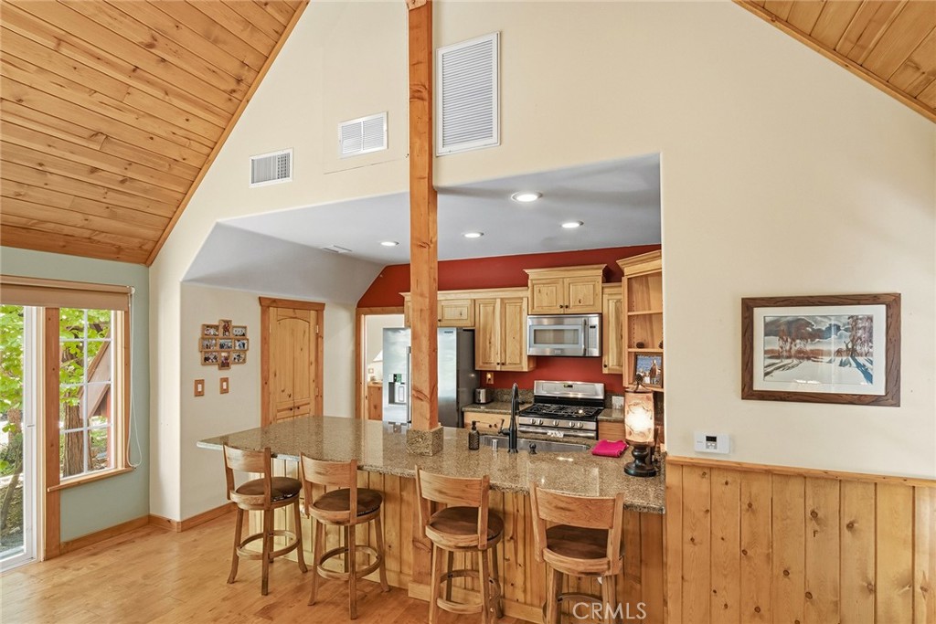 118 E Lane Property Photo 17
