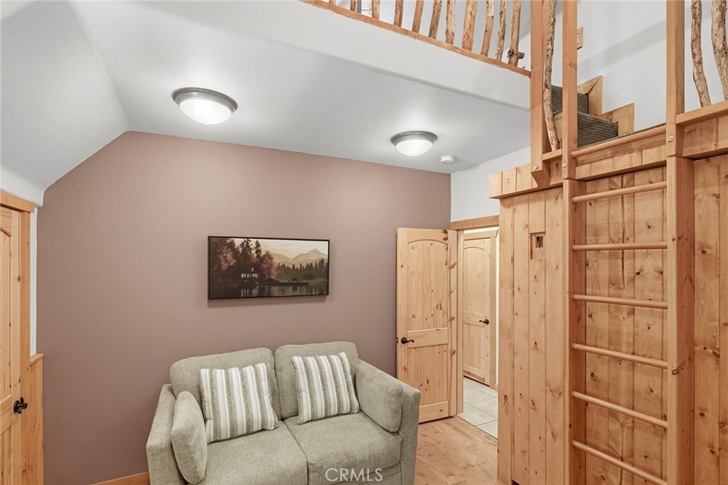 118 E Lane Property Photo 24