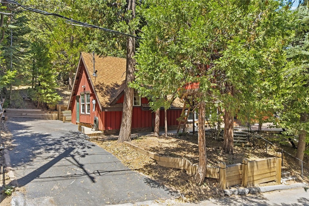 118 E Lane Property Photo 67