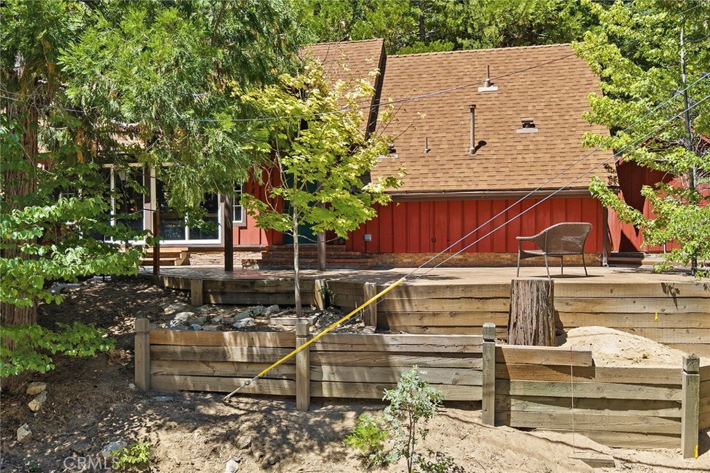 118 E Lane Property Photo 68