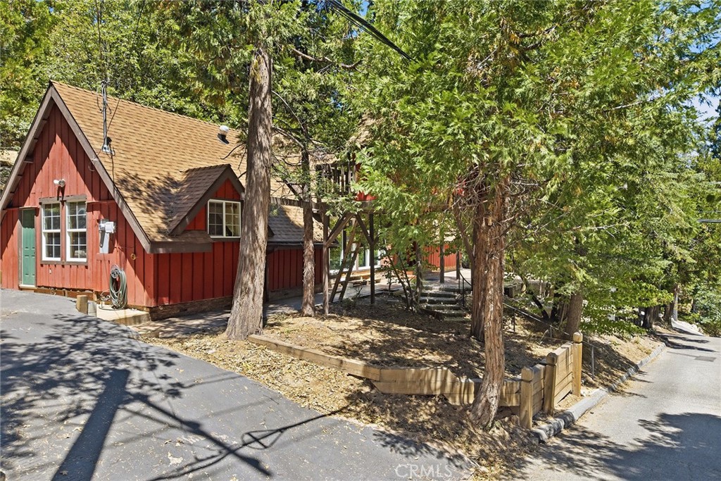 118 E Lane Property Photo 69