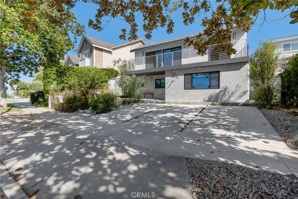 7841 1/2 W 83rd Property Photo 1