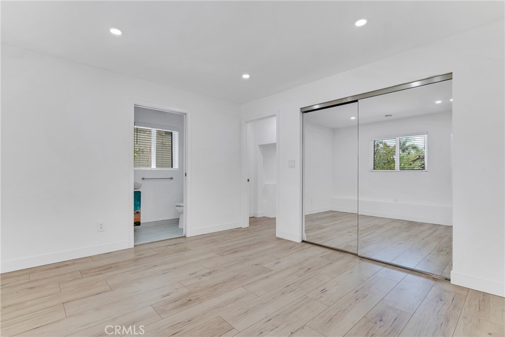 7841 1/2 W 83rd Property Photo 10