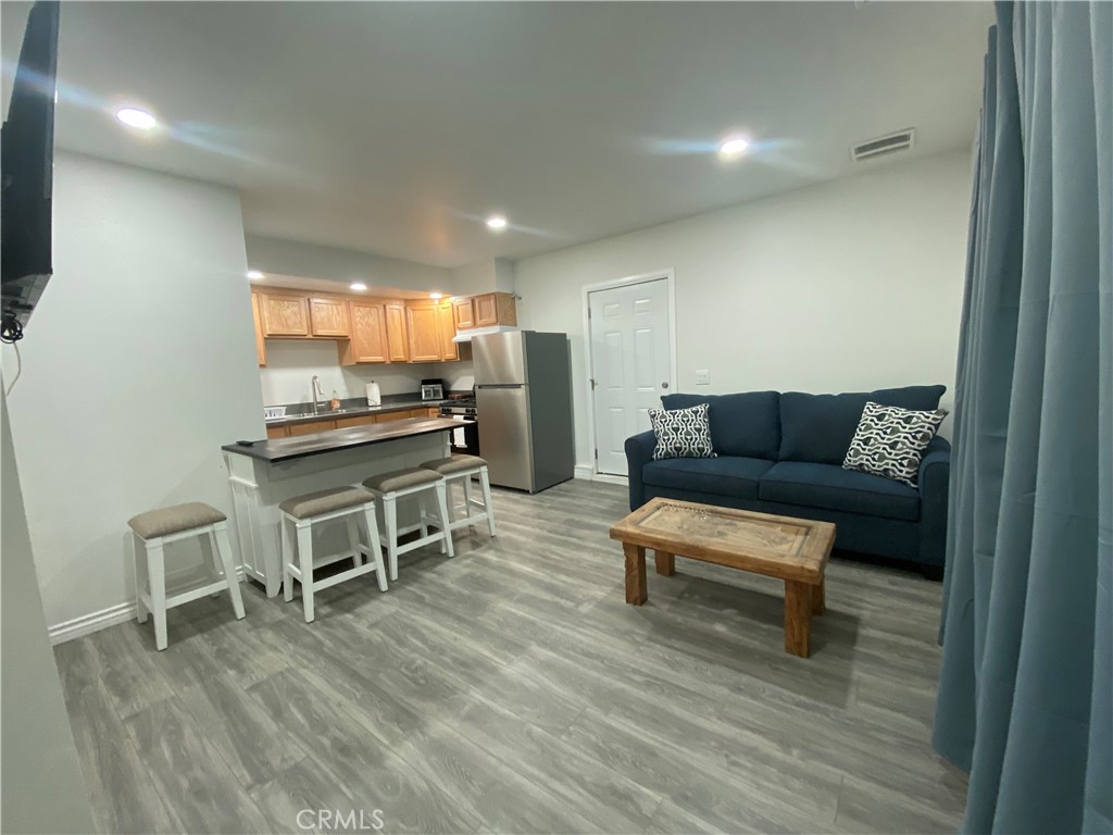 10059 Woodale Avenue Property Photo 6