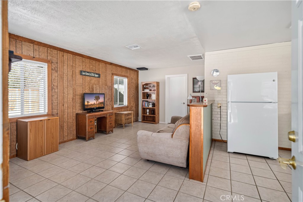 8663 W Avenue E8 Property Photo 12