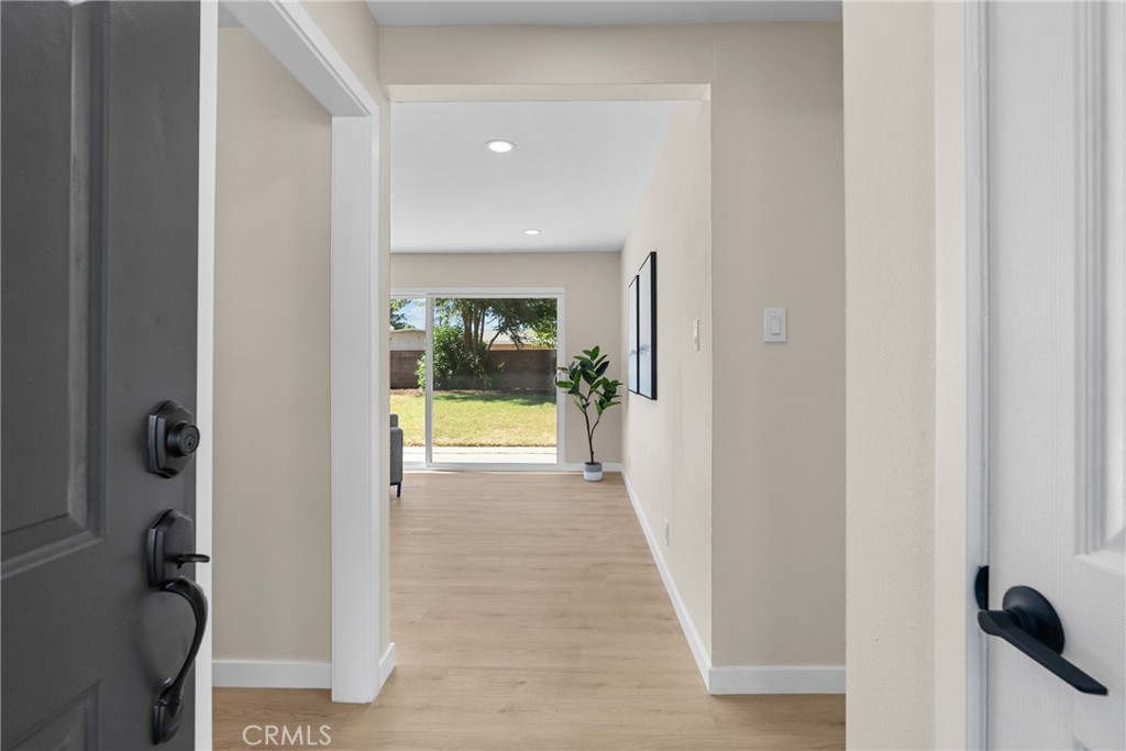 512 E Lingard Property Photo 5