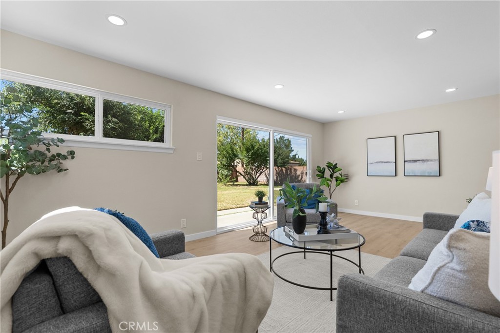 512 E Lingard Property Photo 10