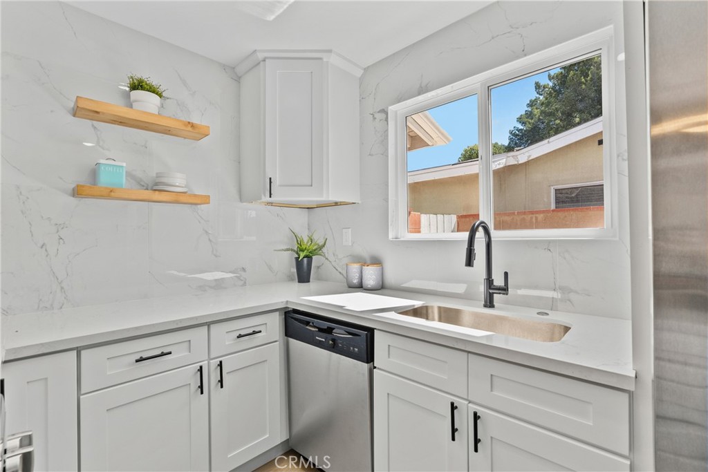 512 E Lingard Property Photo 14